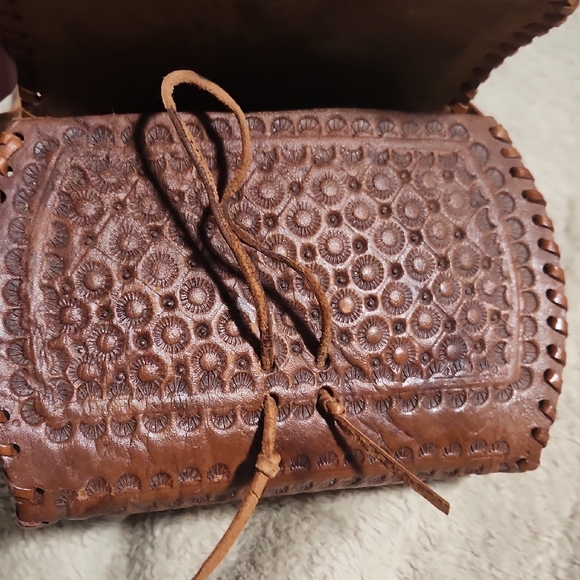 Handcrafted Brown Leather Crossbody Bag - Picture 13 of 16
